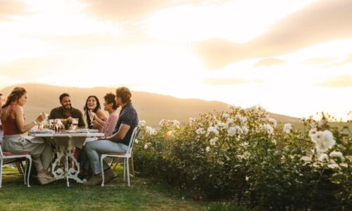 Geselligkeit im Garten: Wie Sie Abende unter freiem Himmel perfekt gestalten